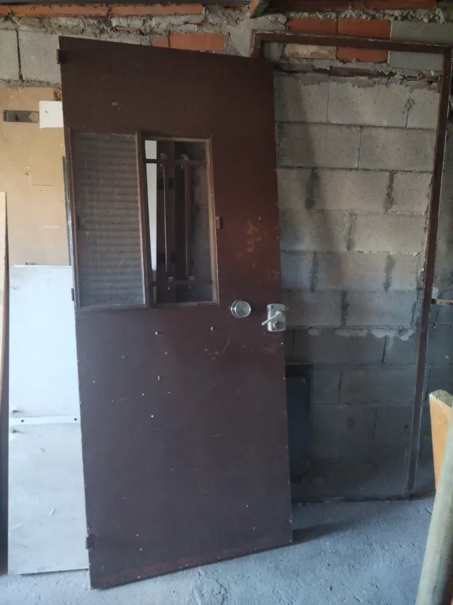 Puerta de Hierro Marrón