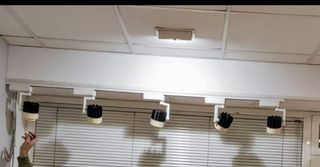 Estanterias de cristal i vitrina i probado maniquí