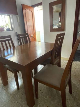 Mesa y 4 sillas comedor madera