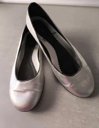 Manoletinas plateadas Zara