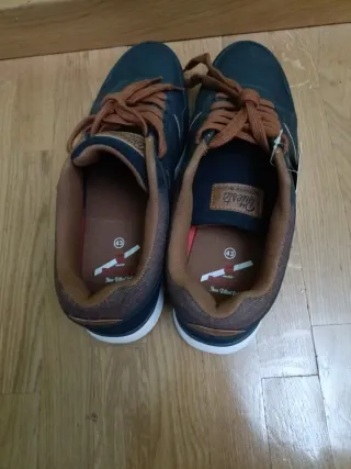 Zapatos Bites azul y marrón