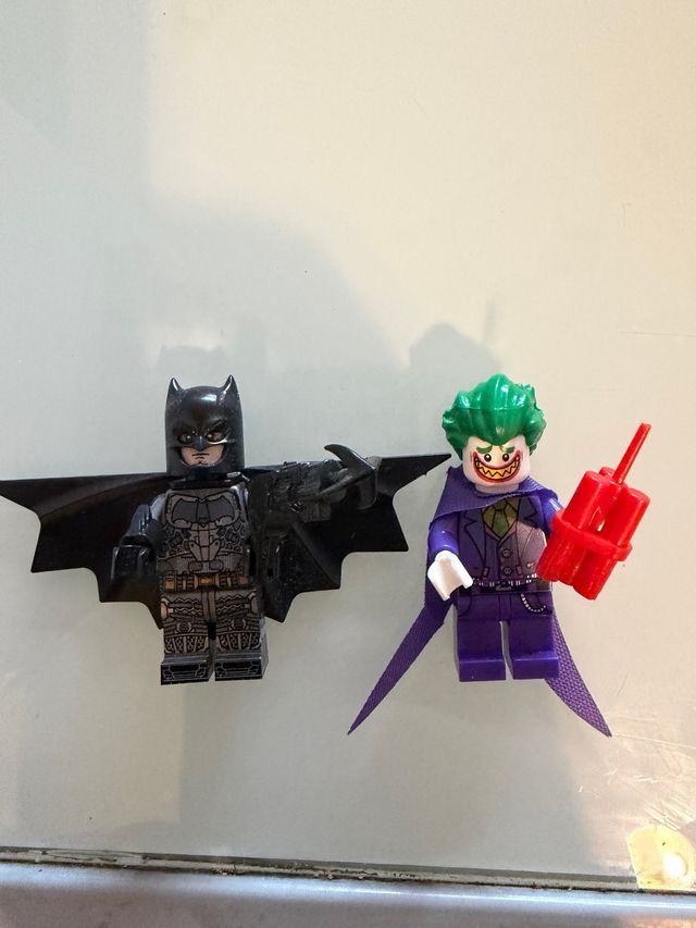 Personaggi di Batman e Joker in stile Lego