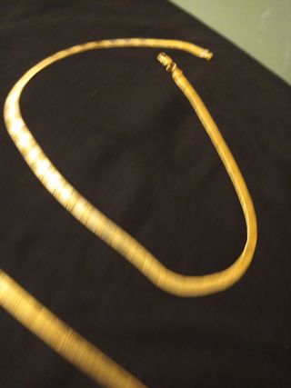 Gargantilla y pulsera chapada en oro o dorado 