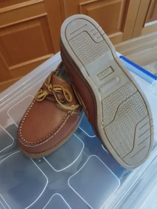 Zapatos castellanos niño piel. Nuevos. Talla peque