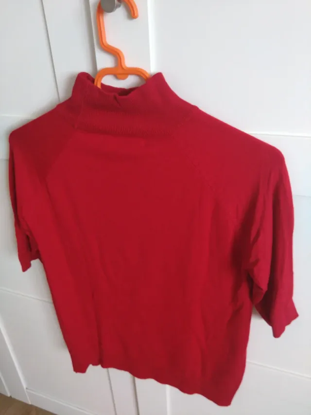 Jersey rojo cuello alto manga 3/4