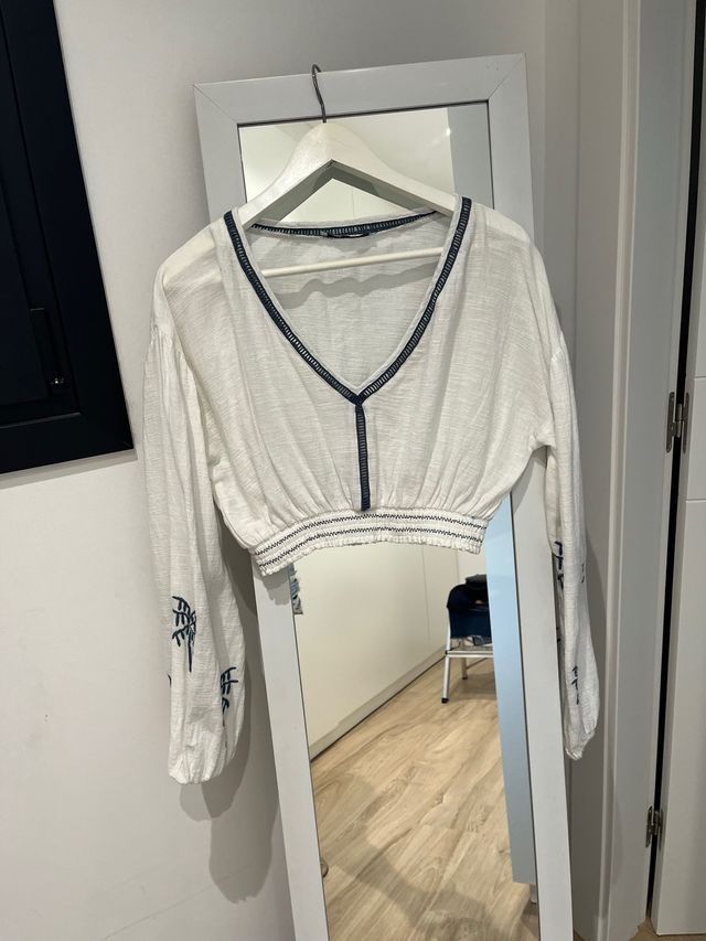 Blusa manga larga blanca con bordado