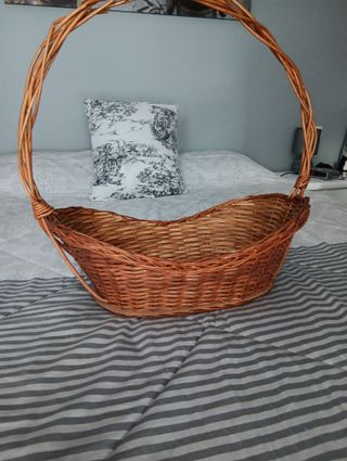 Cesto de mimbre con asa