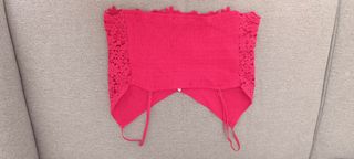 Crop top de encaje rojo
