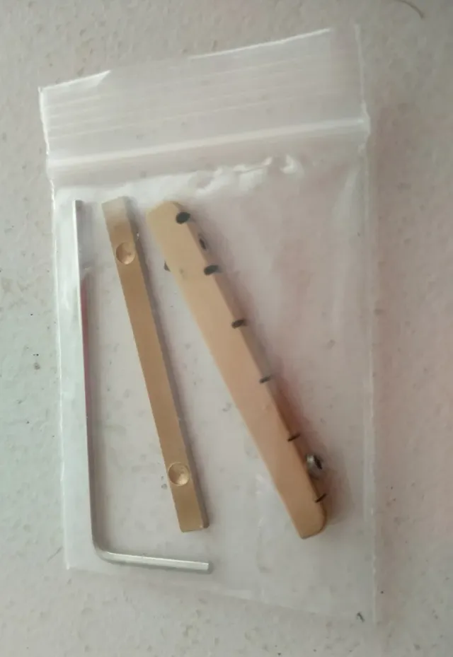 Cejuela de bronce para guitarra eléctrica