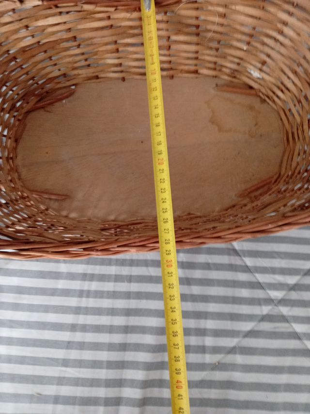 Cesta de mimbre con asa