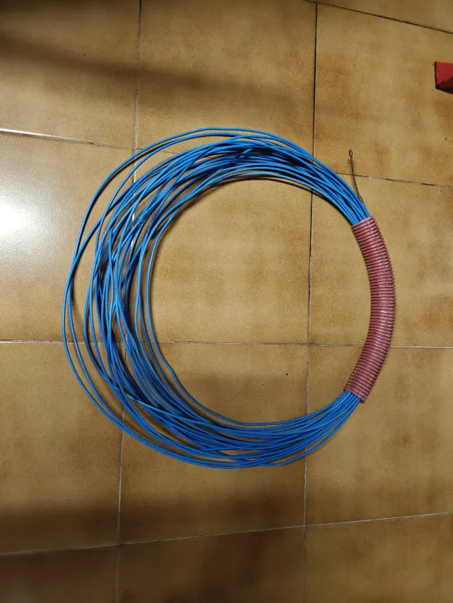 Guía pasacables rígida azul de 30 metros