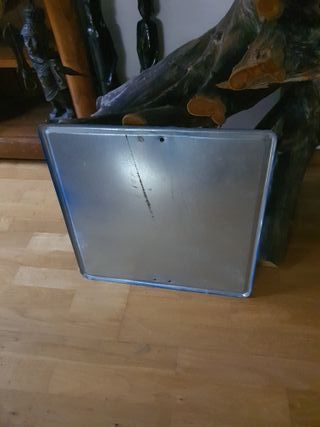 Señal de tráfico fondo azul