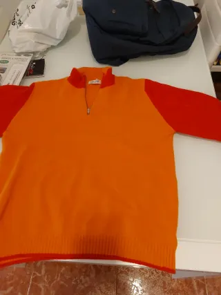 Jersey de lana naranja y rojo marca Peter Scott