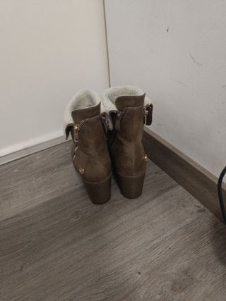 Botines marrones con forro de borrego