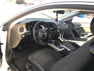 Audi A5 2011, motor 2.0 TDI blanco, llantas dptvas