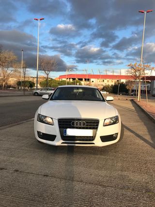 Audi A5 2011, motor 2.0 TDI blanco, llantas dptvas