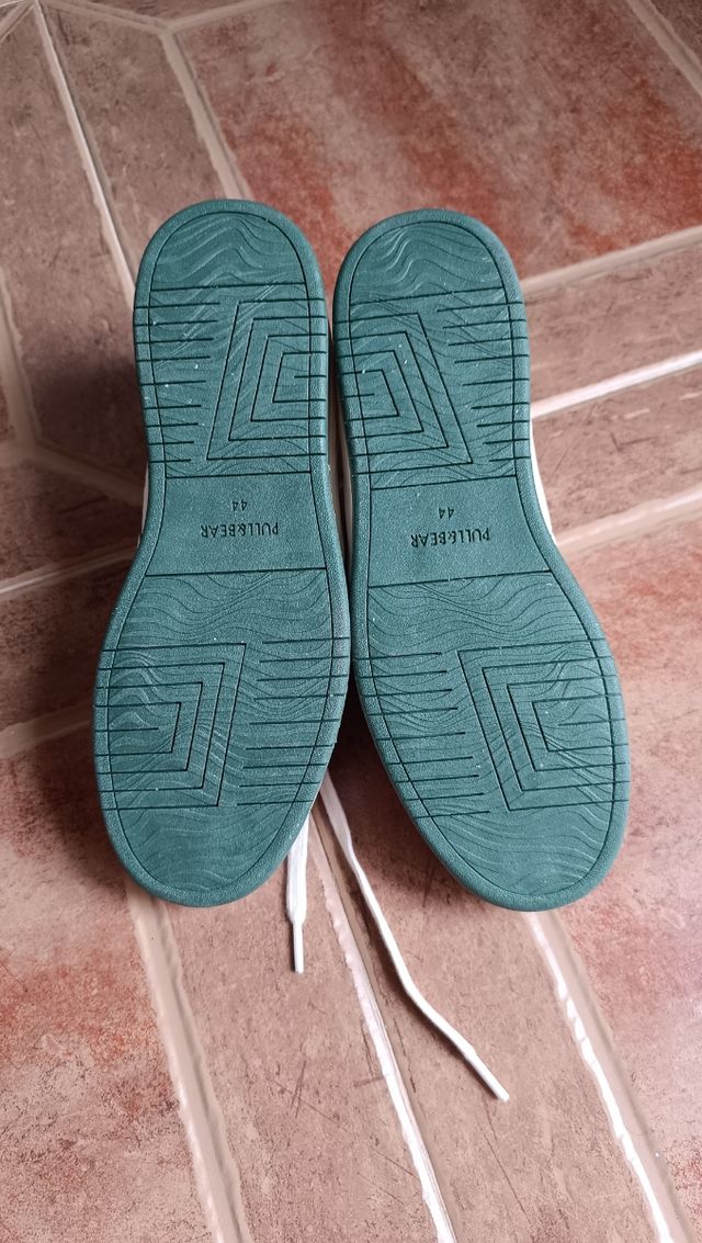 Zapatillas deportivas beige y verde