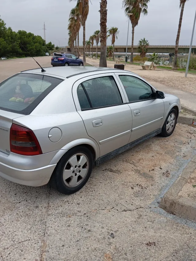 Opel Astra  2.0 TDI 2004
