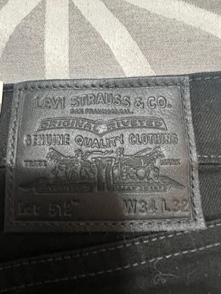 Levi's 512 slim taper negros sin estrenar.
