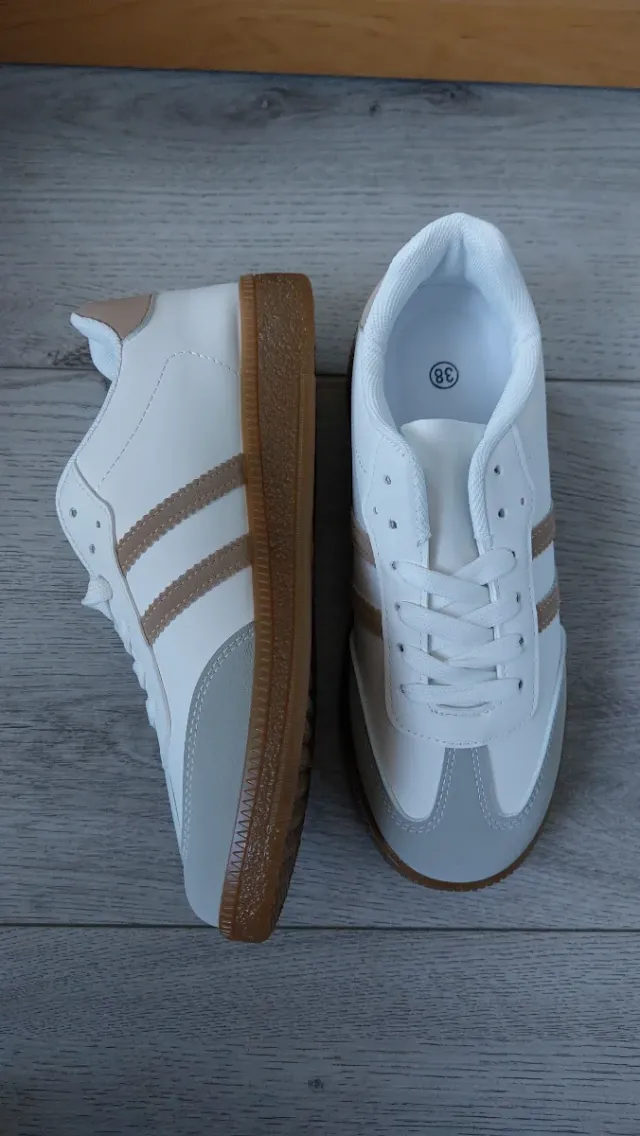 Zapatillas deportivas blancas y grises talla 38