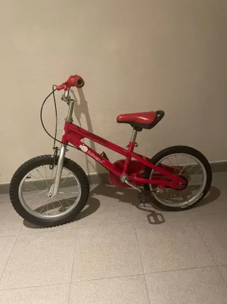 Bicicleta infantil roja