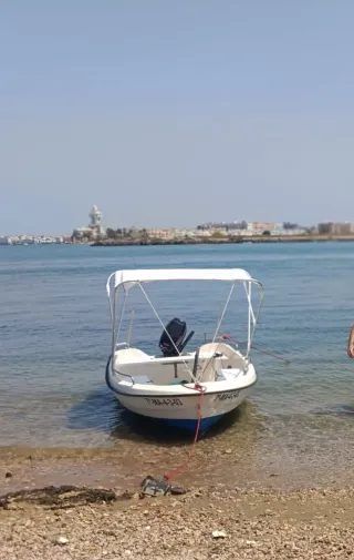 Lancha con remolque y motor