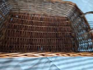 Cesta de mimbre con asas