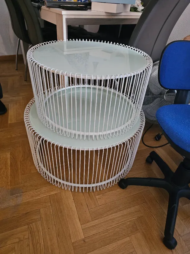 Mesas auxiliares redondas de cristal y metal