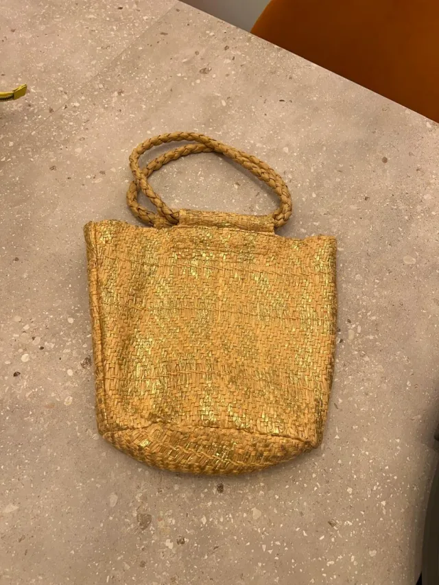 Bolso Cestita Rafia Dorado