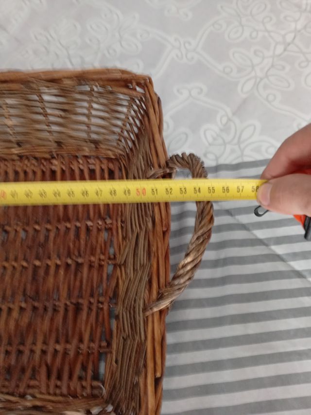 Cesta de mimbre con asas