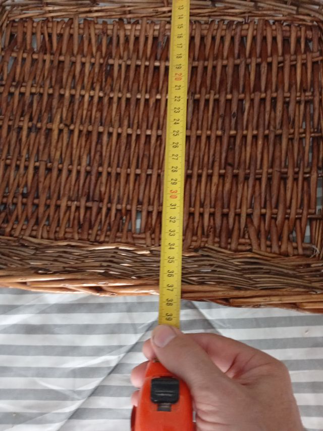 Cesta de mimbre con asas