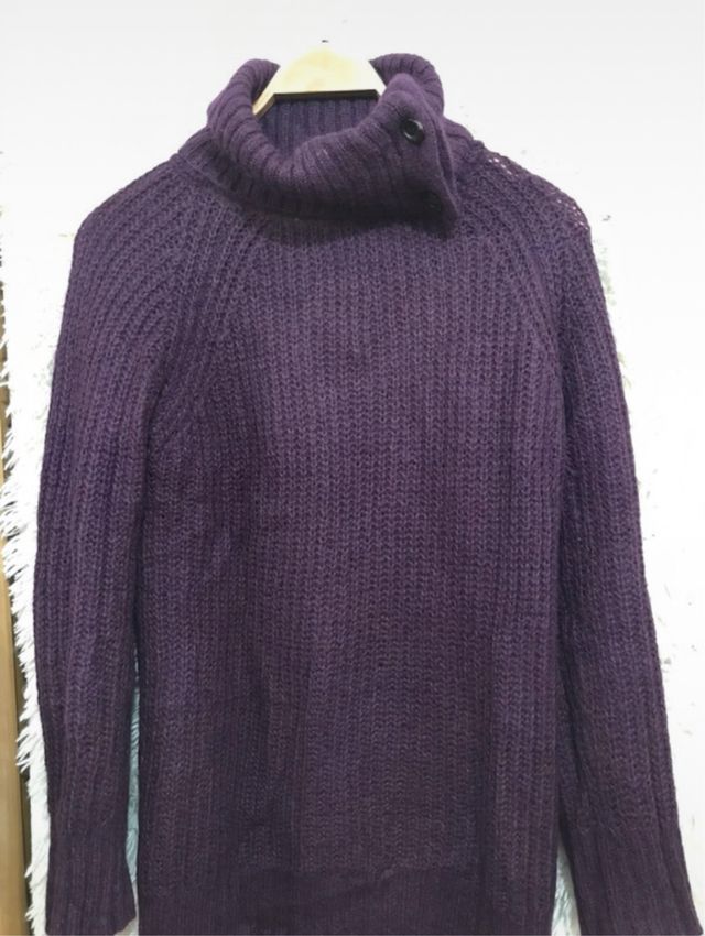 Jersey de cuello alto morado
