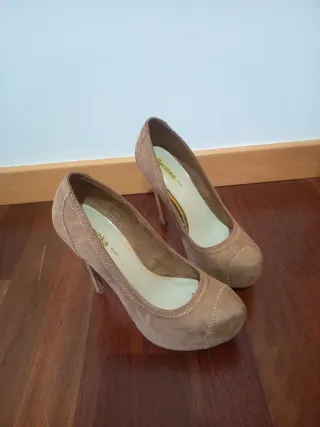 Zapatos de tacón Bershka beige/marrón