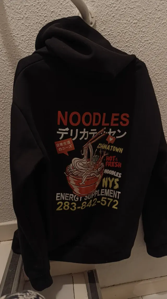 Sudadera Negra Noodles