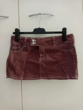 Minigonna marrone con cuciture bianche