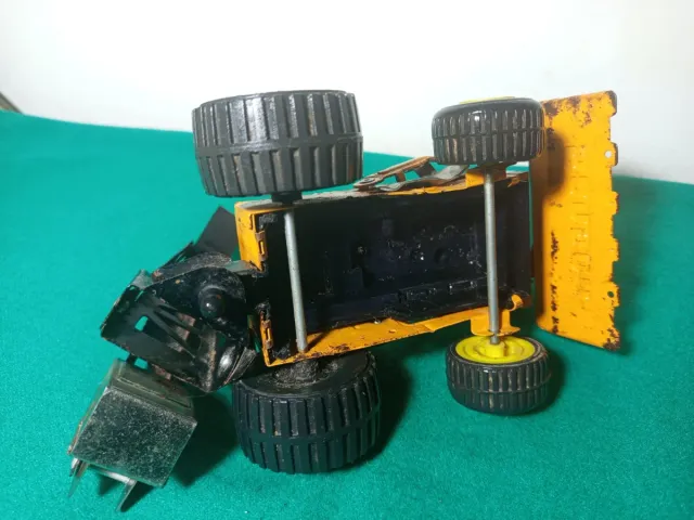 Excavadora de juguete Rico