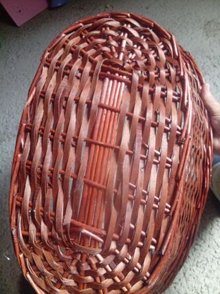 Cesta de mimbre con asa