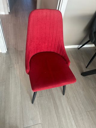 Mesa redonda comedor madera y 4 sillas de tela
