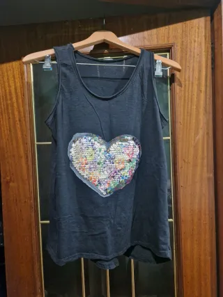 Diferentes camisetas tallas M por 1 euro la unidad