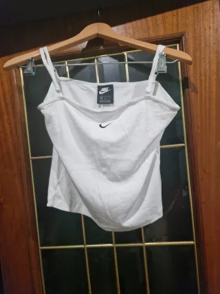 Diferentes camisetas tallas M por 1 euro la unidad