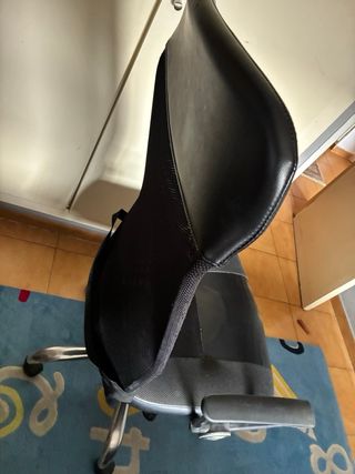 Silla de escritorio giratoria negra