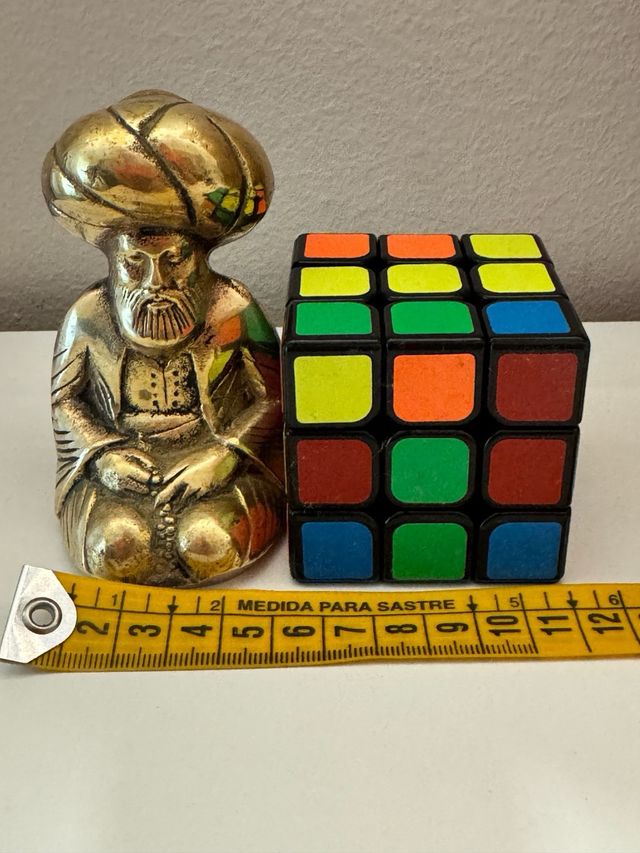 Figura bronce monje hindú.