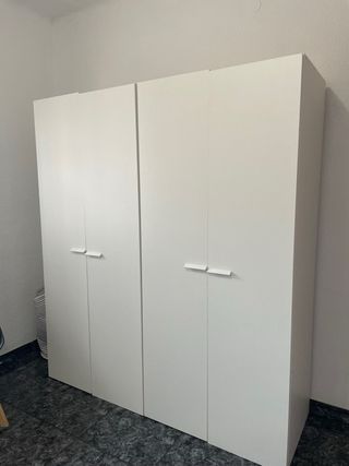 Armario blanco de madera