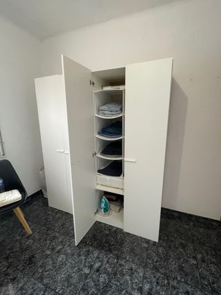 Armario blanco de madera