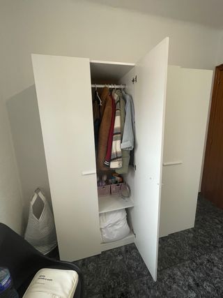 Armario blanco de madera