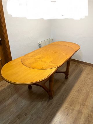 Mesa de comedor de madera con 6 sillas