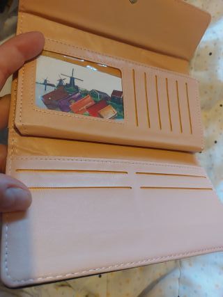 Cartera negra acolchada con corona