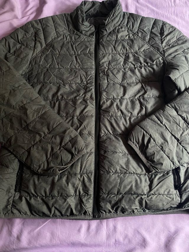 Abrigo acolchado gris