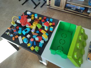 Scatola Lego Duplo e aeroporto