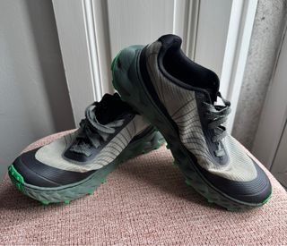 Zapatillas Trail NNormal Tomir 2.0 Gris/Verde